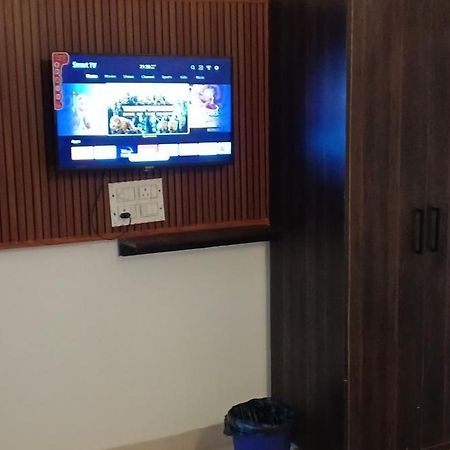 Hotel Blue Heaven Oyotownhouse Ghaziabad Exterior photo